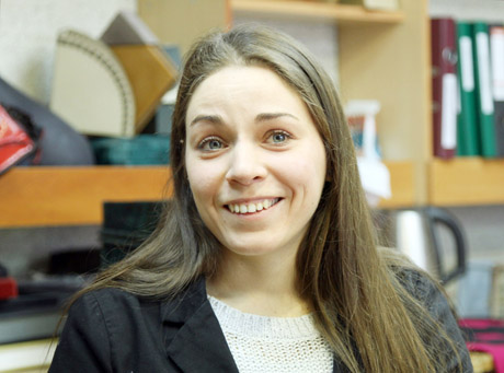 Studentė odiniame lagamine sutalpino biurą Studentė odiniame lagamine sutalpino biurą