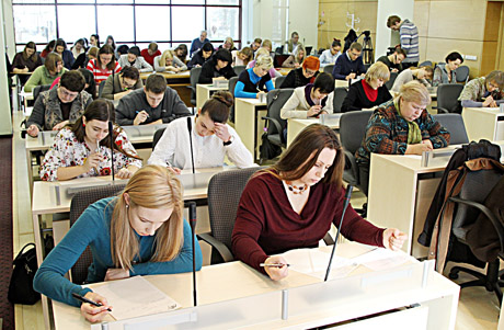 Lietuvių kalbos žinias patikrino diktantas