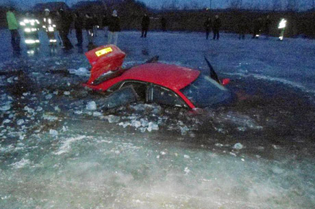 Po varžybų įlūžo automobilis Po varžybų įlūžo automobilis
