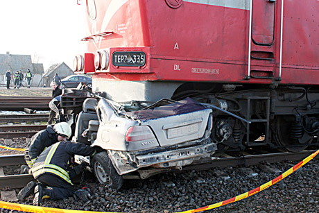 Tragiška avarija Baisogaloje – „Volvo“ palindo po traukiniu Tragiška avarija Baisogaloje – „Volvo“ palindo po traukiniu