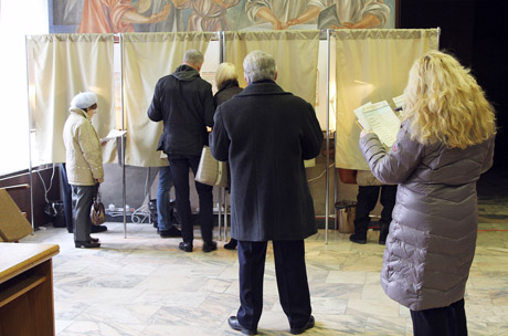 Išankstinis balsavimas sukvietė šimtus rinkėjų