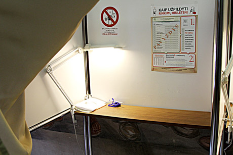 Rinkimai prasidėjo su policija Rinkimai prasidėjo su policija