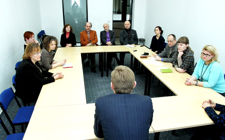 Bib­lio­te­ki­nin­kai – san­dė­li­nin­kai, Kul­tū­ros cent­ras – dar­ži­nė