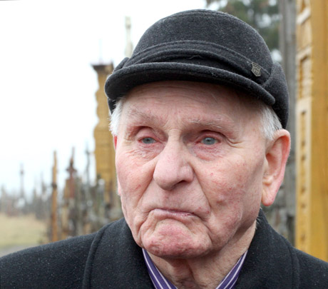 Pamiršti tėvai susirinko prie kryžiaus