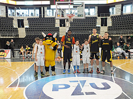 Šventę paminėjo krepšinio turnyru Šventę paminėjo krepšinio turnyru