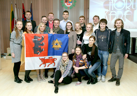 Choras „įkrovė“ Savivaldybės sienas