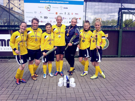 Futbolininkės laimėjo žaidynėse ir čempionate Futbolininkės laimėjo žaidynėse ir čempionate