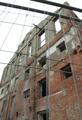 Menų inkubatoriaus pastatą – į aukcioną