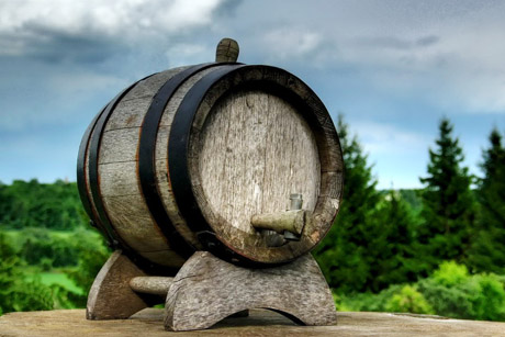 Ar val­dan­tie­ji su­klu­po prie alaus statinės?