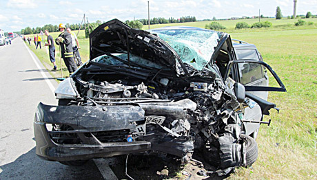 Avarijoje sužaloti penki žmonės Avarijoje sužaloti penki žmonės