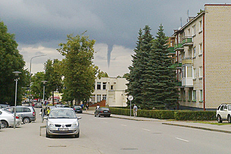 Radviliškio danguje – viesulo piltuvas