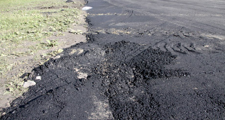 Nau­ja suktybė kve­pia as­fal­tu