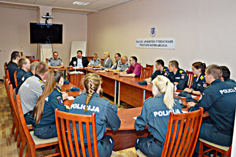 Policijos gretas papildė 15 jaunų žmonių Policijos gretas papildė 15 jaunų žmonių