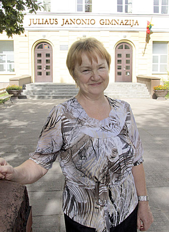 43 metai mokykloje – tarsi gyvenimas po klevu