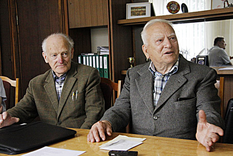Nužudyto brolio ieško masinėje kapavietėje Nužudyto brolio ieško masinėje kapavietėje