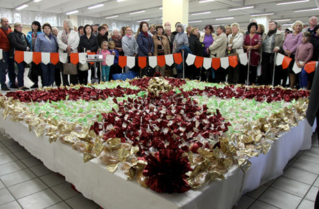 Rekordinė kulinarinė mozaika – iš kibinų su meile