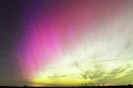 Šiaurės pašvaistė nudažė dangų