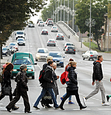 Rudenį derėtų vairuoti ir vaikščioti atsargiau Rudenį derėtų vairuoti ir vaikščioti atsargiau