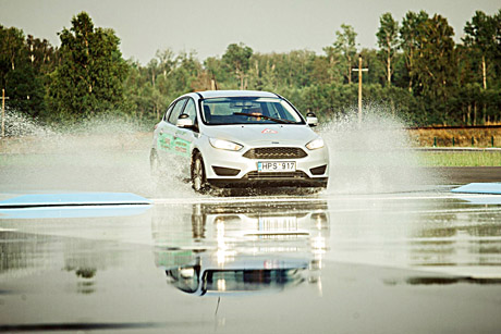 Šiaulių rajone atidarytas autodromas vairuotojus pasitinka ekstremaliais iššūkiais