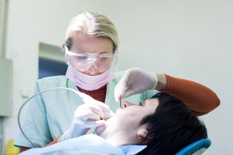 Patys savarankiškai dantų apnašų nenuvalysime