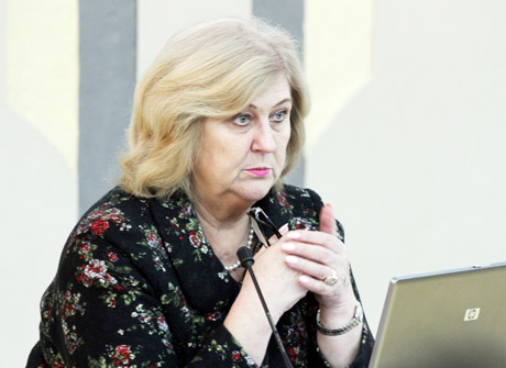 Ministrė medikus ir kritikavo, ir spaudė