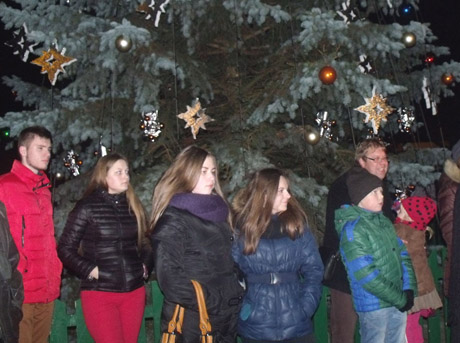 Įžiebta svarbiausioji rajono eglė Įžiebta svarbiausioji rajono eglė