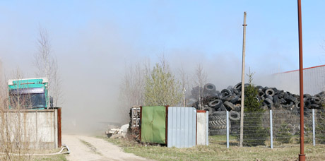 Padangų gaisrą pavyko sutramdyti Padangų gaisrą pavyko sutramdyti