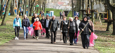 „Darom“ dalyviai rinko svetimas šiukšles