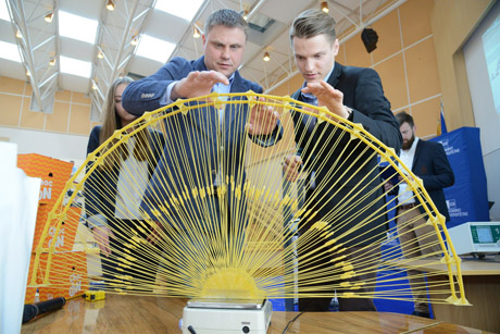 Būsimieji konstruktoriai statė makaronų tiltus