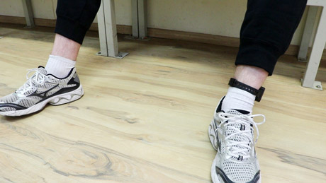 Pir­mie­siems įta­ria­mie­siems užseg­tos apy­ko­jės