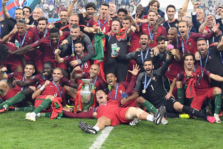 Portugalijos futbolininkai – tarsi „bjaurieji ančiukai“ Portugalijos futbolininkai – tarsi „bjaurieji ančiukai“
