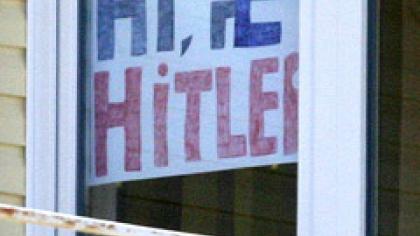 Policija tiria nacistinį sveikinimą Hitleriui