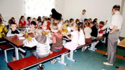 Nemokami pietūs tebekelia rūpesčių