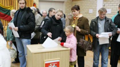 Seimo rinkėjus aktyvino referendumas 