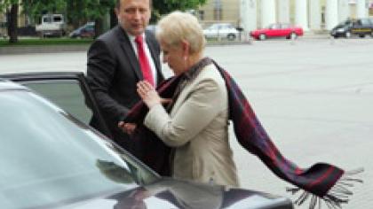 Jie (valdininkai) dar bijo. Bet tik viešumo