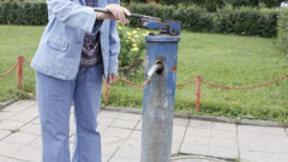 Be vandens liko ir gyventojai, ir mokykla