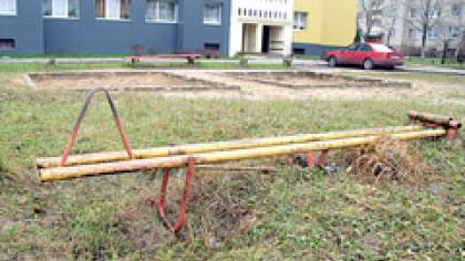 SAVIVALDYBĖS AKCIJA: Nugriauk vaikų aikštelę