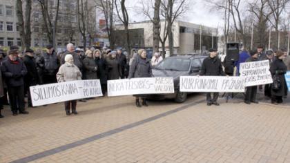 Mitingą „okupavo“ partinukai