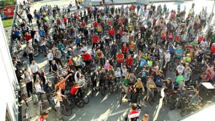 Naujas rekordas: ant stogo – 445 dviratininkai