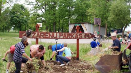 Dirbdami pasiruošė šventei