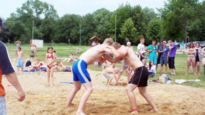 Paplūdimio imtynių turnyre kelmiškiai iškovojo tris prizines vietas