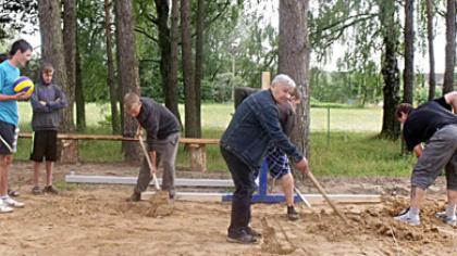 Šukioniečiai jau turi tinklinio aikštelę