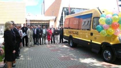 Šaukėnų mokyklai įteiktas geltonasis autobusėlis
