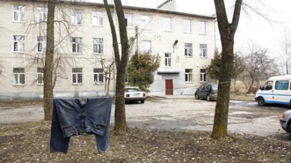Likimo brolis išsitraukė peilį