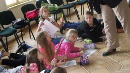 Dvaro salė tapo dailės klase