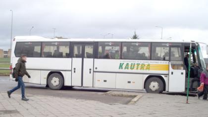 Telefonu kalbėjusiai keleivei – vairuotojo pyla
