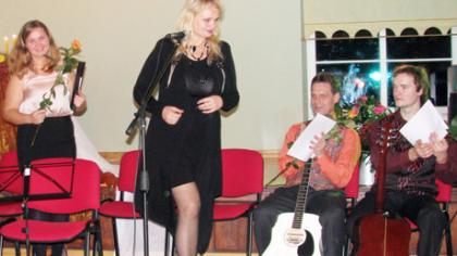 Režisierė debiutavo dainuojamosios poezijos vakaru