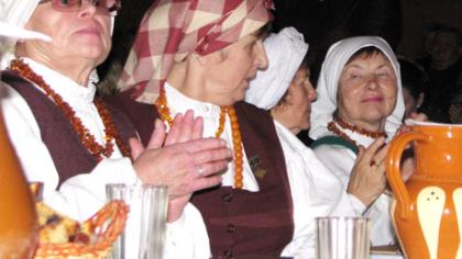 Folkloro kolektyvas vakaroti sukvietė svečių