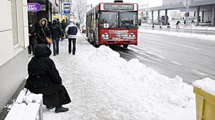 Valdininkai piršo „dovanėlę“ – bilietų brangimą