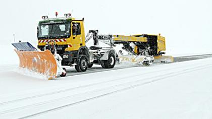 Sniegas privertė atšaukti naikintuvų treniruotes